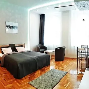 Unique Town Apartment. Clear Comfort. Apartamento Budapest
